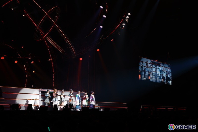 「シャニマス」7th UNITLIVE TOUR横浜公演DAY1レポート!ストレイライトが「SWEETEST BITE」「ビーチブレイバー」をカバー、放クラ×ストレイのコラボ曲「迅雷鉄火」もの画像