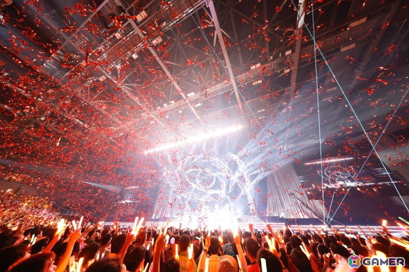 「シャニマス」7th UNITLIVE TOUR横浜公演DAY1レポート!ストレイライトが「SWEETEST BITE」「ビーチブレイバー」をカバー、放クラ×ストレイのコラボ曲「迅雷鉄火」もの画像