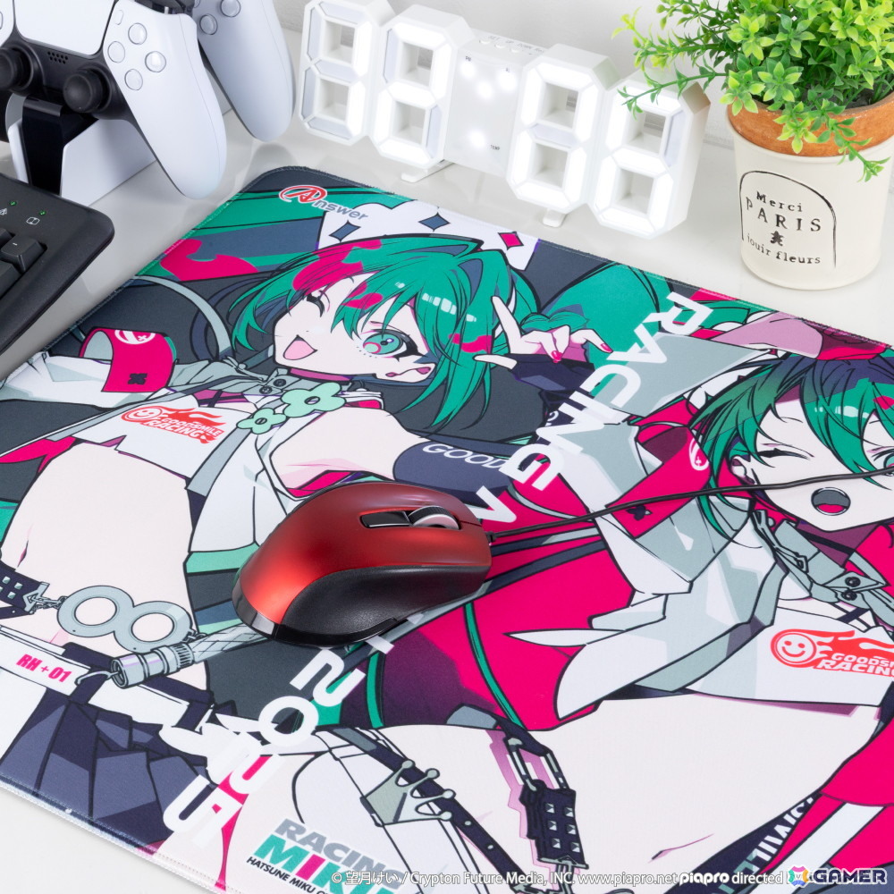 イラストレーター・望月けい氏による「レーシングミク 2025Ver.」のゲーミングマウスパッドが登場!の画像