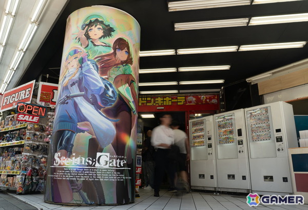 「STEINS;GATE 15周年記念POPUP企画展 ～15年の月日を超える。ifの世界線～」がドン・キホーテ秋葉原店で開催！展示中のタイムマシンや会場写真、グッズ情報もの画像4