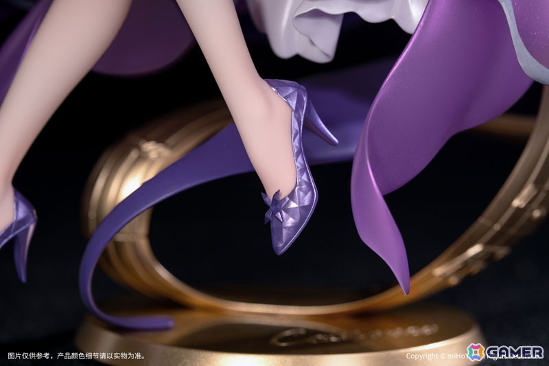 「崩壊:スターレイル」パールとグラデーション塗装が施されたドレスを身にまとい、優雅な佇まいでハープを奏でる「キャストリス」が立体化!の画像