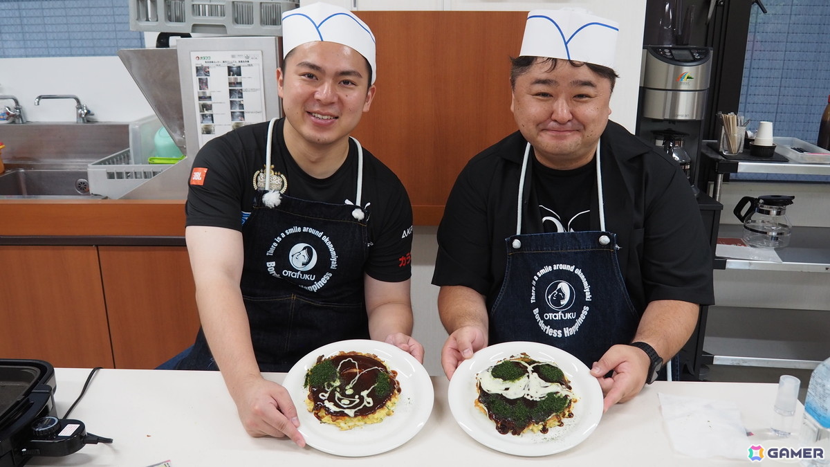 ぴぽにあ選手、細山田氏もお好み焼き作りに参加。