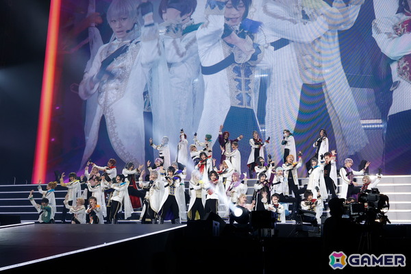 ミュージカル「刀剣乱舞」十周年記念公演「目出度歌誉花舞 十周年祝賀祭」の舞台写真が到着！東京ドームの熱狂をお届けの画像