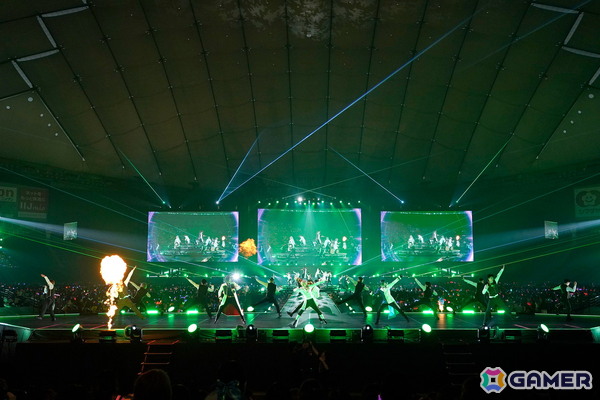ミュージカル「刀剣乱舞」十周年記念公演「目出度歌誉花舞 十周年祝賀祭」の舞台写真が到着！東京ドームの熱狂をお届けの画像