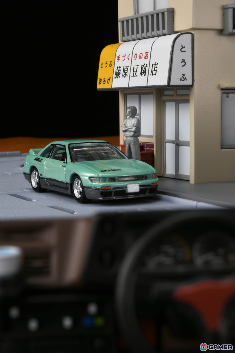 ダッシュボード越しに車や藤原豆腐店を撮影してSNSでシェアする楽しみも！