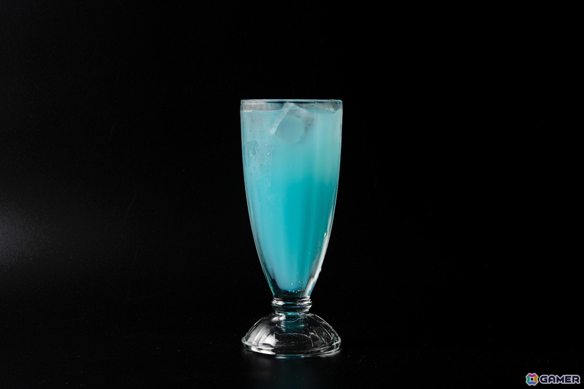 カイラル・カクテル 800円/700円(アルコール/ノンアルコール)