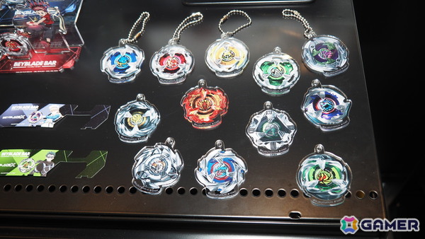 「ベイブレード」コンセプトバー常設店「BEYBLADE BAR TOKYO」内覧会レポート！歴代のシリーズを楽しめる展示やメニューに加え、フリーバトルコーナーもの画像