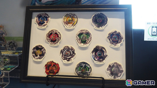 「ベイブレード」コンセプトバー常設店「BEYBLADE BAR TOKYO」内覧会レポート！歴代のシリーズを楽しめる展示やメニューに加え、フリーバトルコーナーもの画像