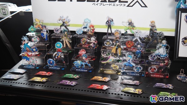 「ベイブレード」コンセプトバー常設店「BEYBLADE BAR TOKYO」内覧会レポート！歴代のシリーズを楽しめる展示やメニューに加え、フリーバトルコーナーもの画像