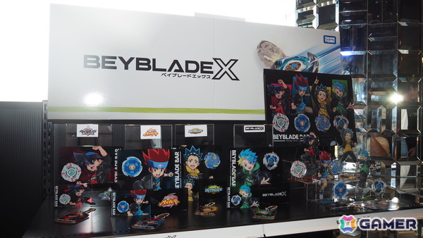「ベイブレード」コンセプトバー常設店「BEYBLADE BAR TOKYO」内覧会レポート！歴代のシリーズを楽しめる展示やメニューに加え、フリーバトルコーナーもの画像