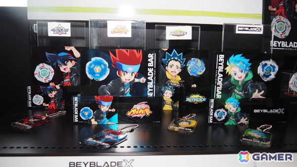 「ベイブレード」コンセプトバー常設店「BEYBLADE BAR TOKYO」内覧会レポート！歴代のシリーズを楽しめる展示やメニューに加え、フリーバトルコーナーもの画像