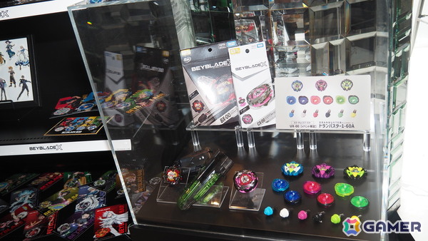 「ベイブレード」コンセプトバー常設店「BEYBLADE BAR TOKYO」内覧会レポート！歴代のシリーズを楽しめる展示やメニューに加え、フリーバトルコーナーもの画像