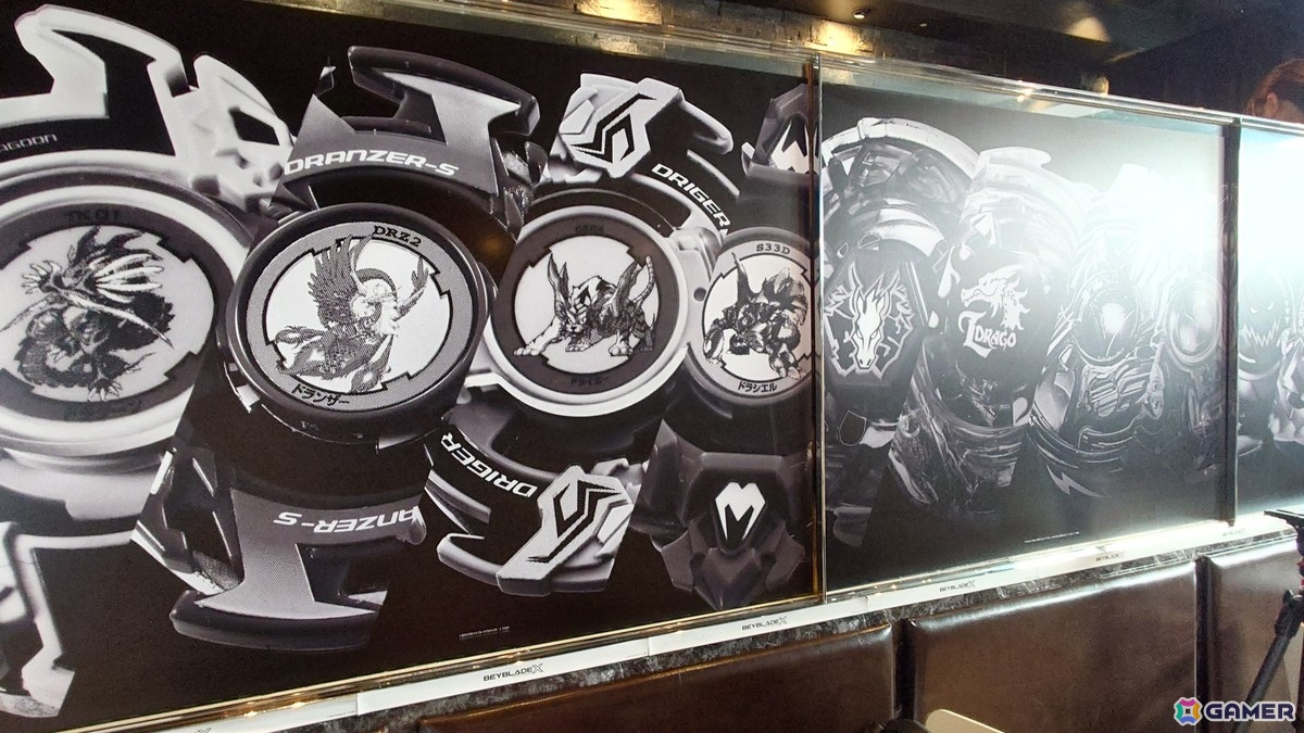 「ベイブレード」コンセプトバー常設店「BEYBLADE BAR TOKYO」内覧会レポート！歴代のシリーズを楽しめる展示やメニューに加え、フリーバトルコーナーもの画像