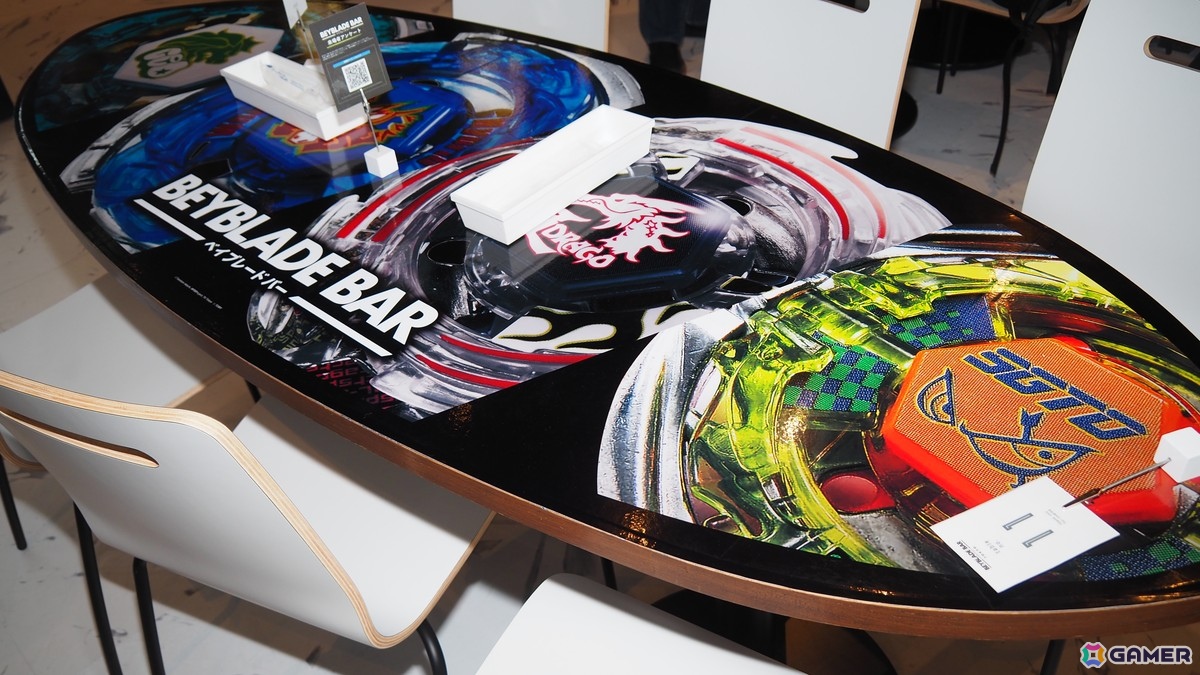 「ベイブレード」コンセプトバー常設店「BEYBLADE BAR TOKYO」内覧会レポート！歴代のシリーズを楽しめる展示やメニューに加え、フリーバトルコーナーもの画像