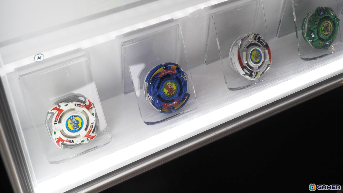 「ベイブレード」コンセプトバー常設店「BEYBLADE BAR TOKYO」内覧会レポート！歴代のシリーズを楽しめる展示やメニューに加え、フリーバトルコーナーもの画像