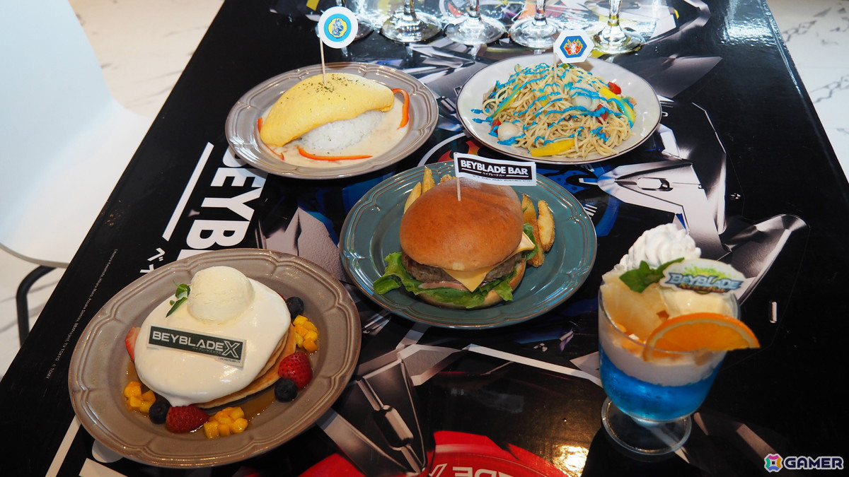 「ベイブレード」コンセプトバー常設店「BEYBLADE BAR TOKYO」内覧会レポート！歴代のシリーズを楽しめる展示やメニューに加え、フリーバトルコーナーもの画像
