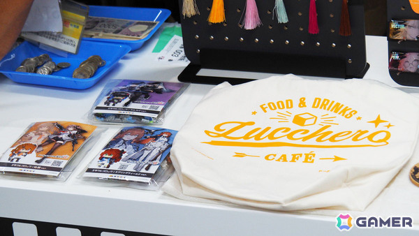 「ドールズフロントライン2:エクシリウム」POPUPが秋葉原ラジオ会館で開催中!新作グッズの販売に加えてイラストパネルやフィギュアなどの展示もの画像