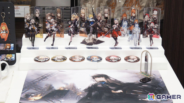 「ドールズフロントライン2:エクシリウム」POPUPが秋葉原ラジオ会館で開催中!新作グッズの販売に加えてイラストパネルやフィギュアなどの展示もの画像