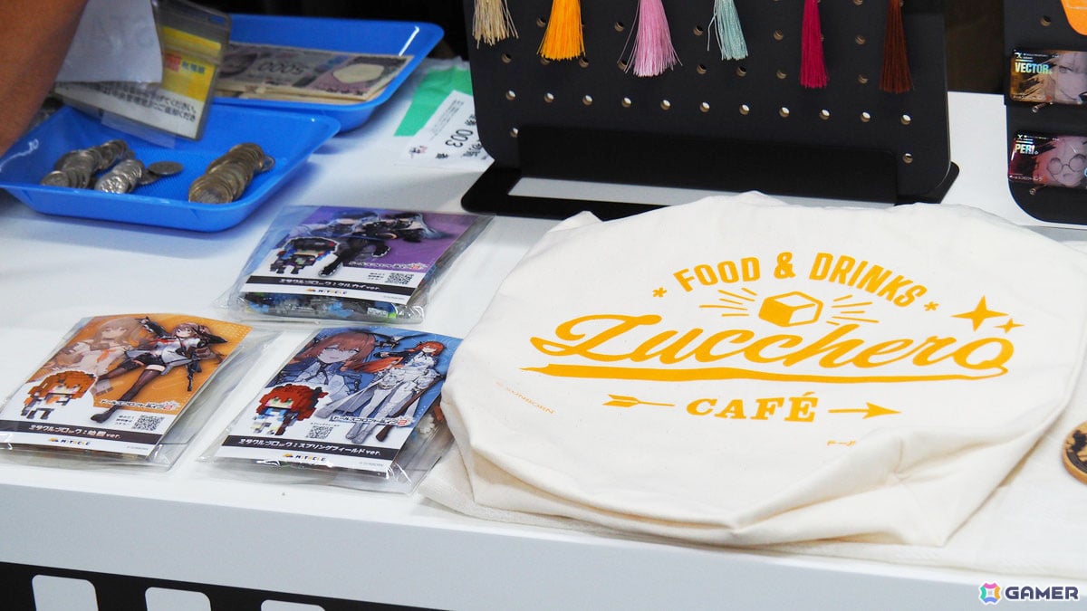 「ドールズフロントライン2：エクシリウム」POPUPが秋葉原ラジオ会館で開催中！新作グッズの販売に加えてイラストパネルやフィギュアなどの展示もの画像10