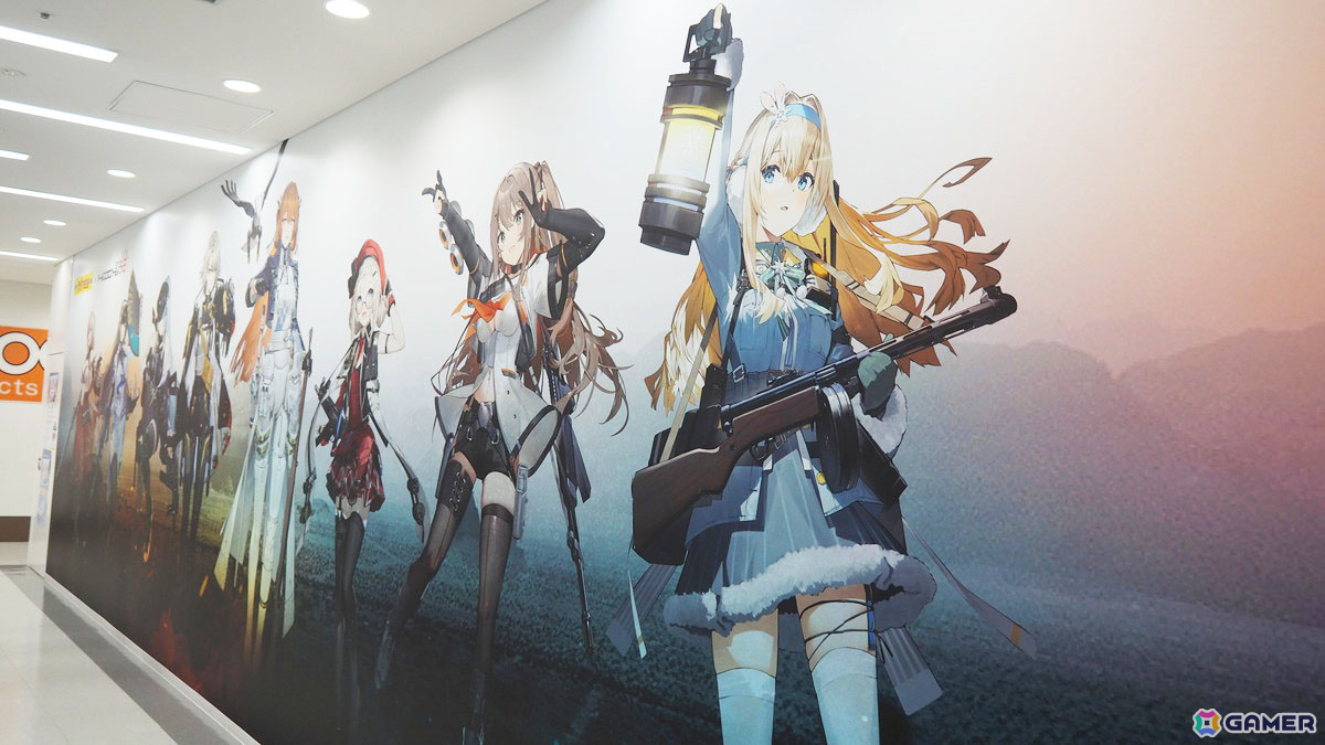 「ドールズフロントライン2：エクシリウム」POPUPが秋葉原ラジオ会館で開催中！新作グッズの販売に加えてイラストパネルやフィギュアなどの展示もの画像2