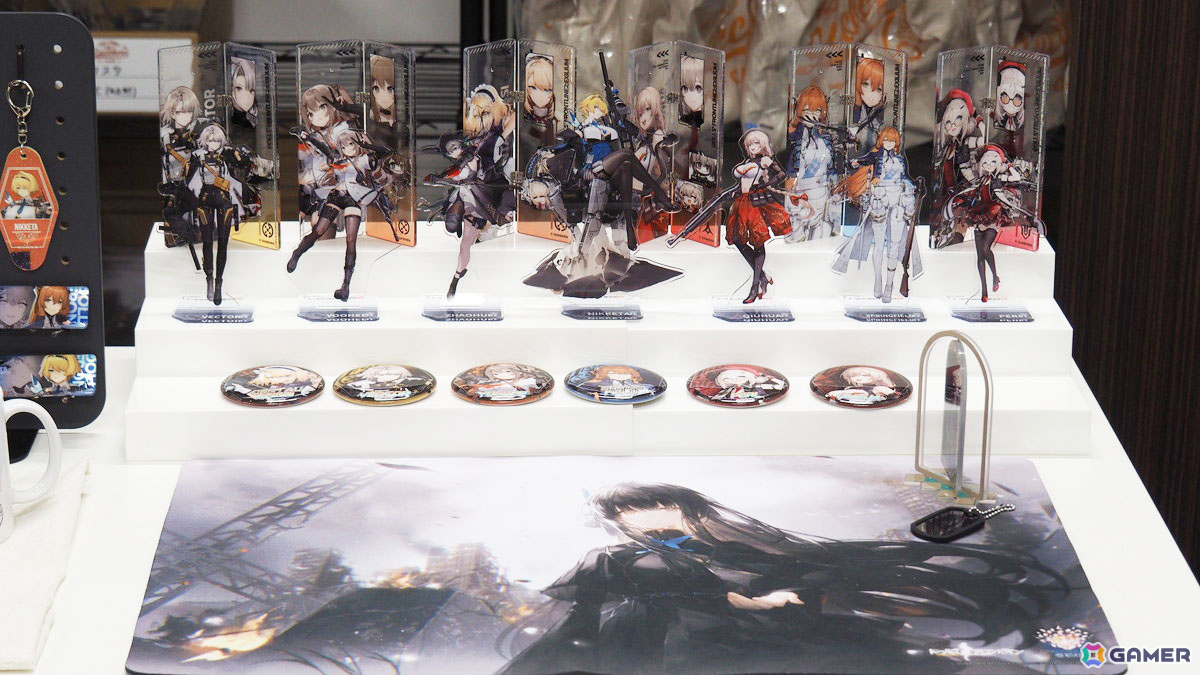 「ドールズフロントライン2：エクシリウム」POPUPが秋葉原ラジオ会館で開催中！新作グッズの販売に加えてイラストパネルやフィギュアなどの展示もの画像6