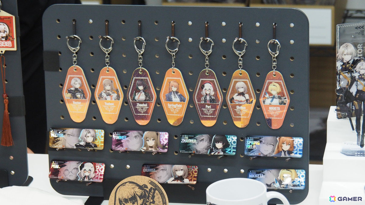 「ドールズフロントライン2：エクシリウム」POPUPが秋葉原ラジオ会館で開催中！新作グッズの販売に加えてイラストパネルやフィギュアなどの展示もの画像7