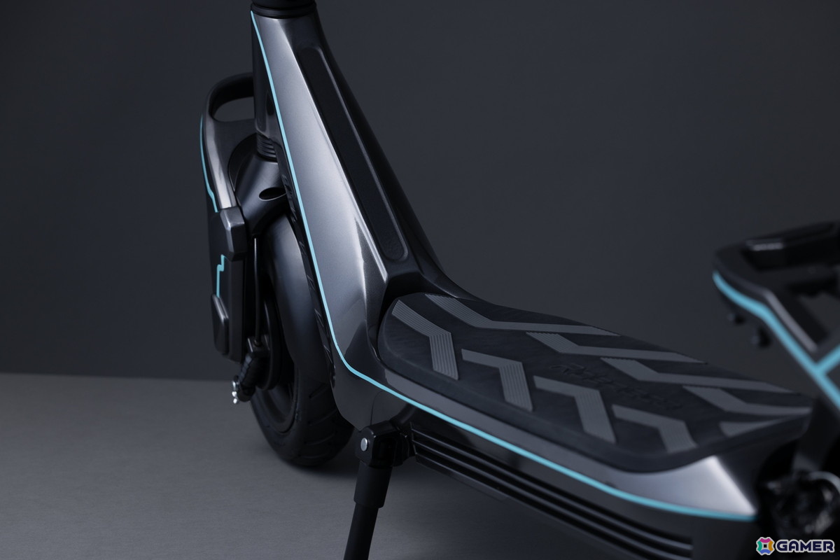 AVIOTが設計・開発、河森正治氏がデザインを担当する共同プロジェクト「AVIOT Ridepiece Project」の第一弾となる電動キックボードが一般販売開始!の画像