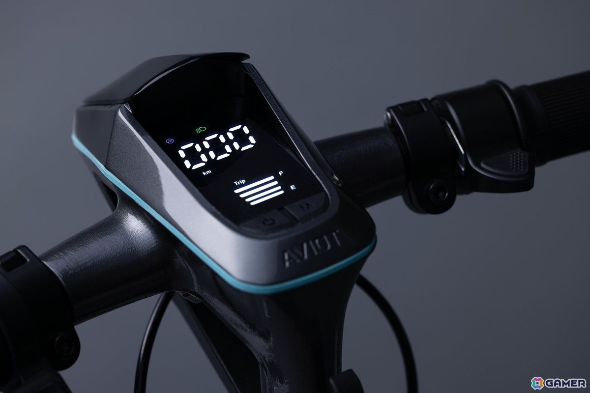 AVIOTが設計・開発、河森正治氏がデザインを担当する共同プロジェクト「AVIOT Ridepiece Project」の第一弾となる電動キックボードが一般販売開始!の画像