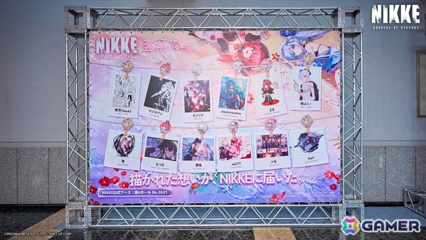 「勝利の女神：NIKKE」水着衣装の公式コスプレイヤーステージやアドマイアー号のフォトスポットに大盛りあがり！コミックマーケット106の出展レポートが到着の画像18