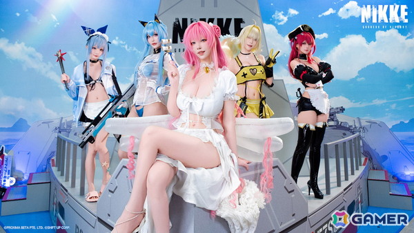 「勝利の女神：NIKKE」水着衣装の公式コスプレイヤーステージやアドマイアー号のフォトスポットに大盛りあがり！コミックマーケット106の出展レポートが到着の画像5