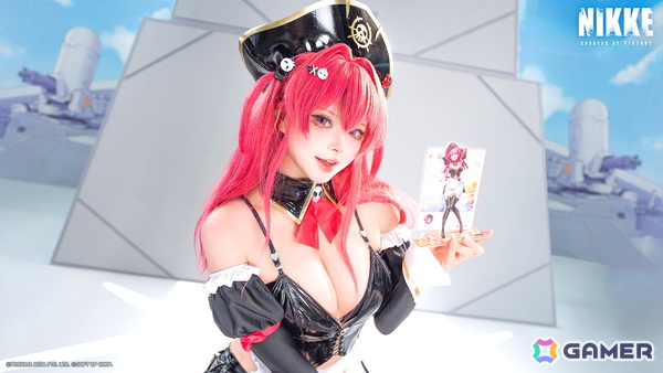 「勝利の女神：NIKKE」水着衣装の公式コスプレイヤーステージやアドマイアー号のフォトスポットに大盛りあがり！コミックマーケット106の出展レポートが到着の画像9