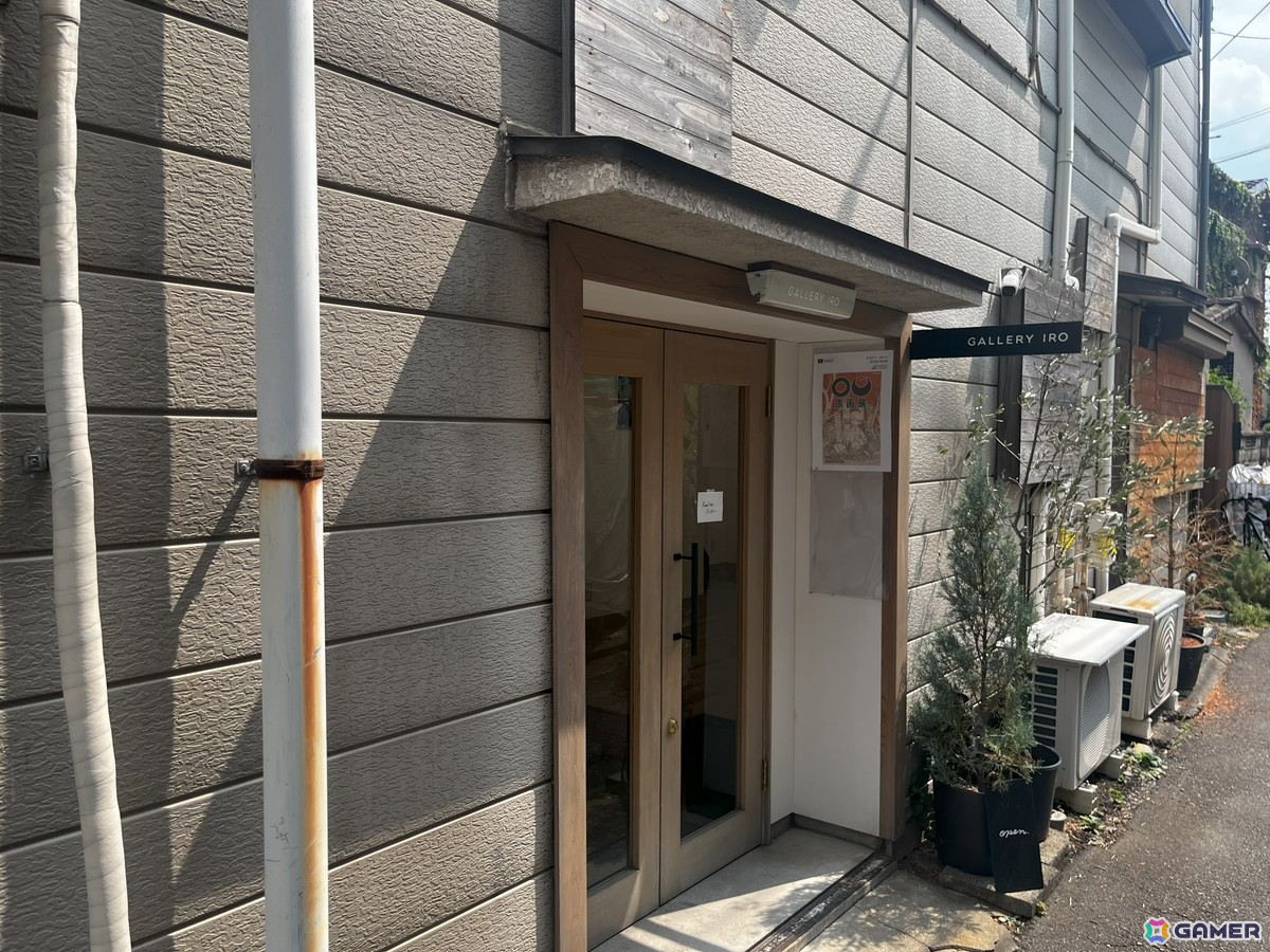 「OU原画展」は大通りから少し奥まった場所にあるGALLERY IROのRoom3（2階）で開催されていて、階段を上る必要がある。