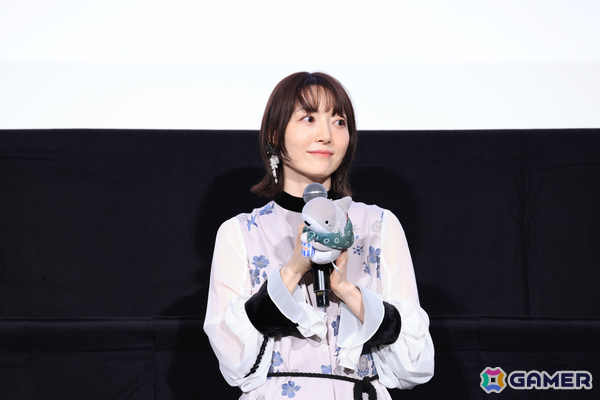 「映画 おでかけ子ザメ とかいのおともだち」公開初日舞台挨拶のレポートが公開！花澤香菜さんレクチャーのもと宮田俊哉さんら男性キャスト陣が“子ザメ語”を披露の画像2