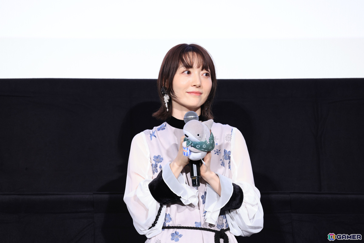 「映画 おでかけ子ザメ とかいのおともだち」公開初日舞台挨拶のレポートが公開！花澤香菜さんレクチャーのもと宮田俊哉さんら男性キャスト陣が“子ザメ語”を披露の画像