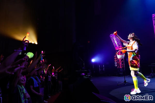 「ナナシス」4UとQOPの対バンライブがついに開催！「FALLING DOWN」「Star☆Glitter」バンドアレンジやコラボ曲「XX-FADE!!」含む新曲3曲も披露された模様をレポートの画像19