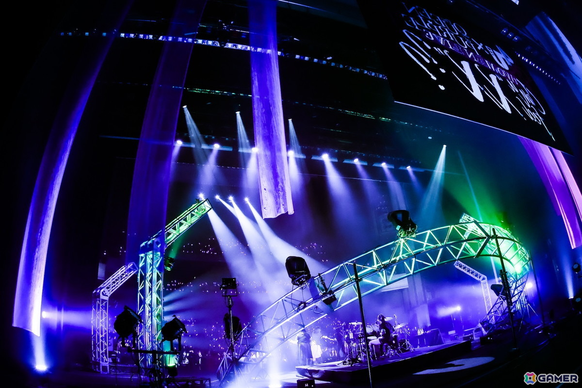 「ナナシス」4UとQOPの対バンライブがついに開催!「FALLING DOWN」「Star☆Glitter」バンドアレンジやコラボ曲「XX-FADE!!」含む新曲3曲も披露された模様をレポートの画像