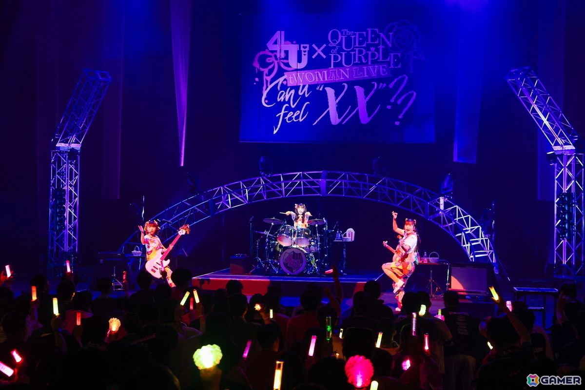 「ナナシス」4UとQOPの対バンライブがついに開催!「FALLING DOWN」「Star☆Glitter」バンドアレンジやコラボ曲「XX-FADE!!」含む新曲3曲も披露された模様をレポートの画像
