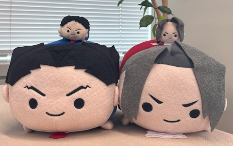 「カプころん BIGぬいぐるみ」に成歩堂と御剣が仲間入り！「カプころん」シリーズには「逆転裁判」シリーズからナユタとレイファが登場