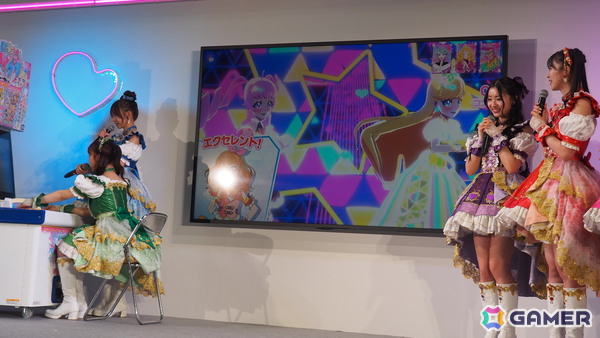 「ひみつのアイプリ」×「アイカツ!」コラボ発表会をレポート!大空あかりの衣装「ピンクパレードコーデ」を着たひまり、みつきが登場&「START DASH SENSATION」も楽しめるの画像