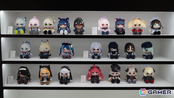 「ブルーアーカイブ 4.5th Anniversary POP UP STORE inアキバCOギャラリー」内覧レポート!新作フィギュア展示に加えてゲヘナの8人にフィーチャーしたグッズもの画像
