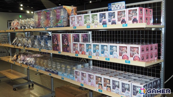 「ブルーアーカイブ 4.5th Anniversary POP UP STORE inアキバCOギャラリー」内覧レポート!新作フィギュア展示に加えてゲヘナの8人にフィーチャーしたグッズもの画像
