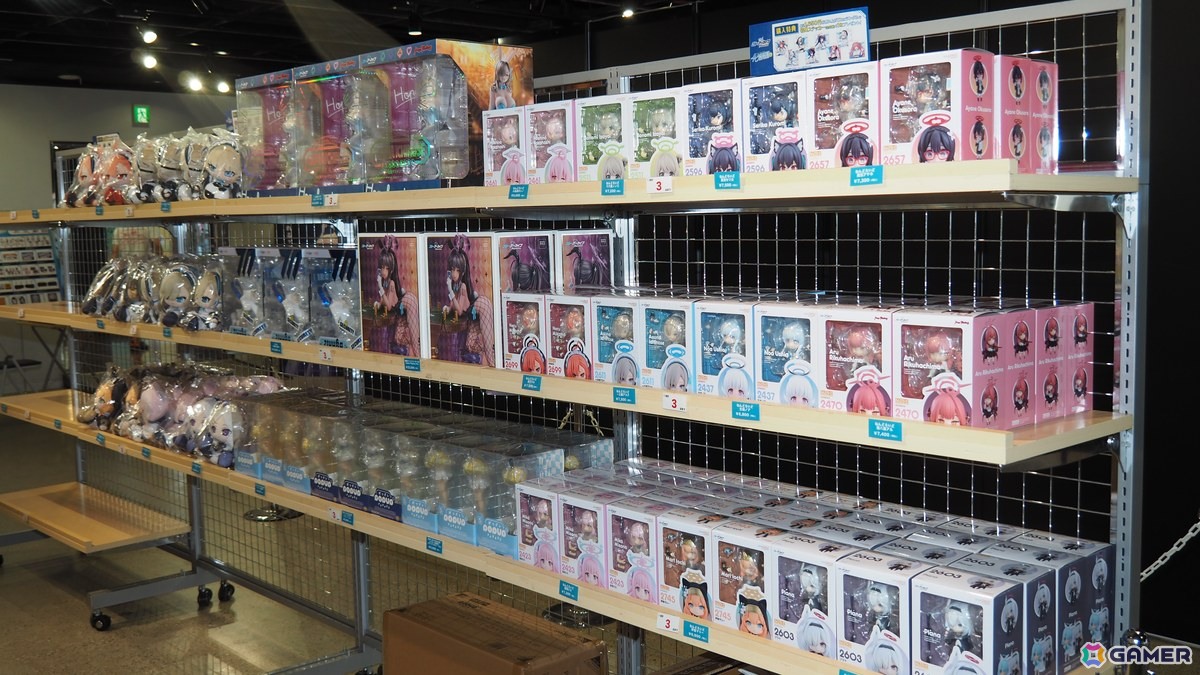 「ブルーアーカイブ 4.5th Anniversary POP UP STORE inアキバCOギャラリー」内覧レポート！新作フィギュア展示に加えてゲヘナの8人にフィーチャーしたグッズもの画像63