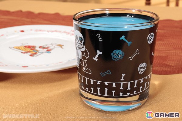 「UNDERTALE」コラボのグラスや鍋つかみ、プレートなどキッチンコレクショングッズ6点の通常販売が開始!の画像