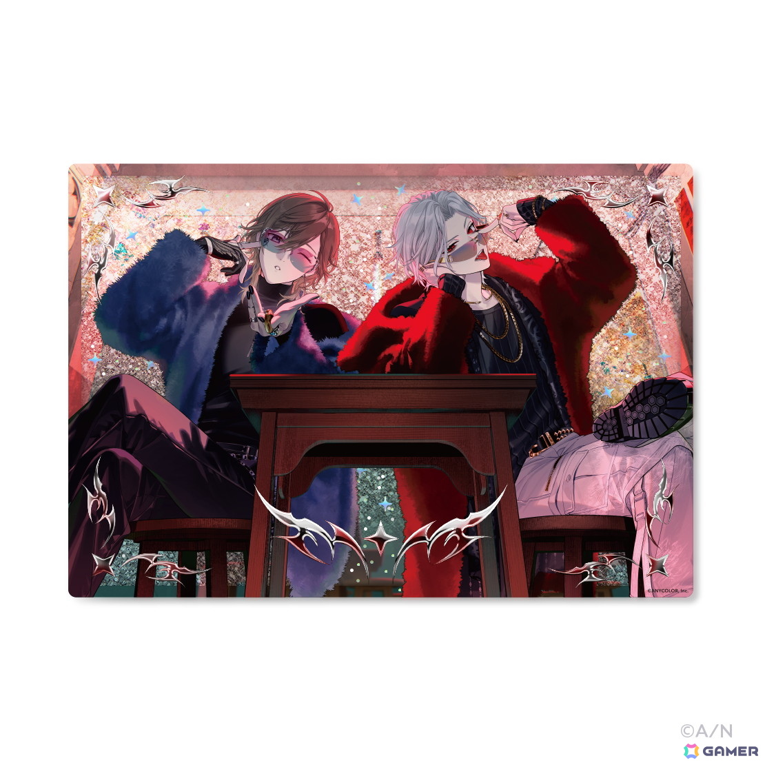 ChroNoiRが二つの衣装を着こなす新グッズ「Choose your favorite」が9