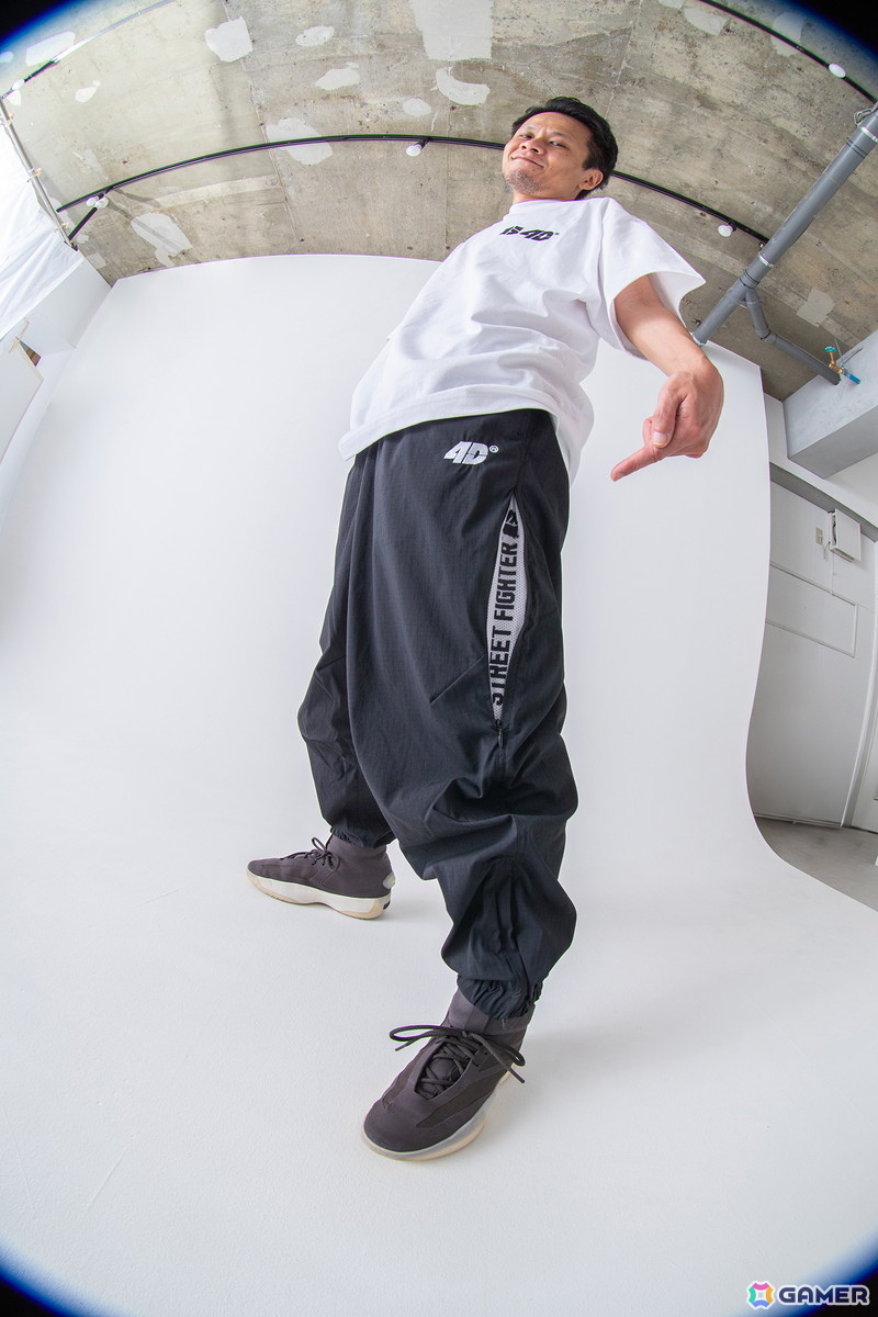 4D×「スト6」のコラボ第二弾「SUPER 4D EZ PANTS II X（ver.SF6）」が9月12日に発売！格闘ゲーマーの生活に適した仕様にバージョンアップの画像1