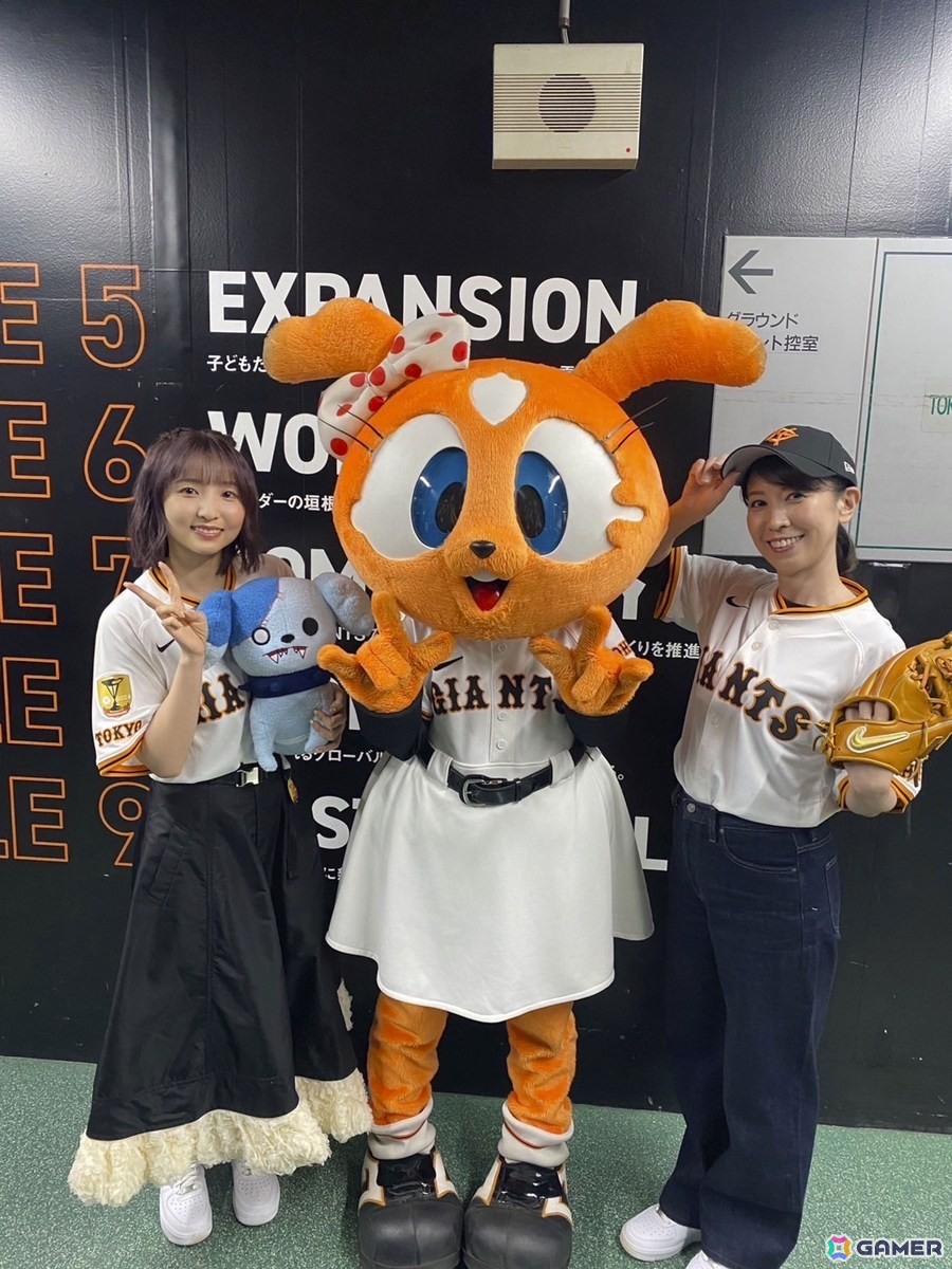 劇場版「ゾンビランドサガ ゆめぎんがパラダイス」読売ジャイアンツスペシャルコラボイベントで三石琴乃さん、田中美海さんがファーストピッチの画像