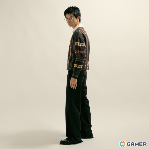 「パラノマサイト FILE23 本所七不思議」並垣祐太郎と灯野あやめの服装を忠実に再現したセーターが登場!2種セットには「ヒハク石鹸紙せっけん」が付属の画像