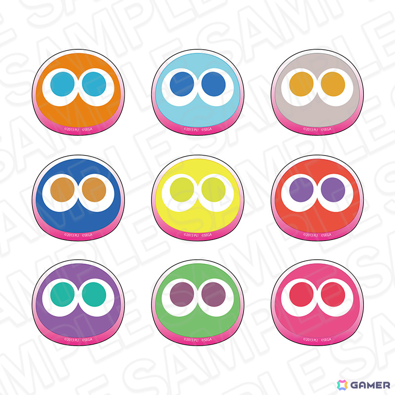 京まふ2025で販売されている「ラブライブ！シリーズ×ぷよぷよ」グッズの同時通販が開始！スクエアカンバッジやアクリルジオラマなどがラインナップの画像