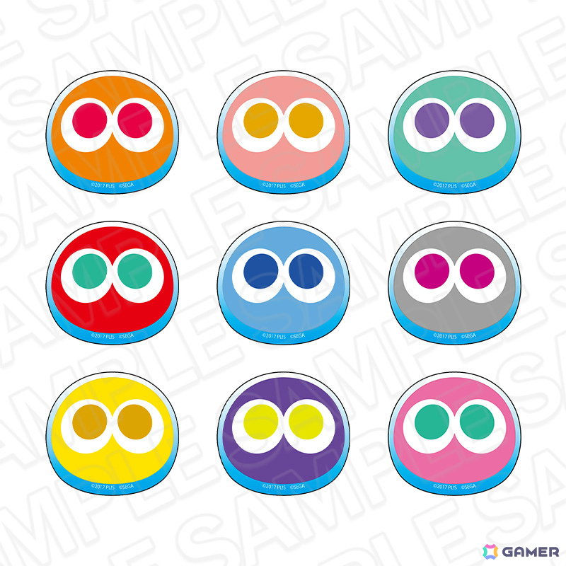 京まふ2025で販売されている「ラブライブ！シリーズ×ぷよぷよ」グッズの同時通販が開始！スクエアカンバッジやアクリルジオラマなどがラインナップの画像