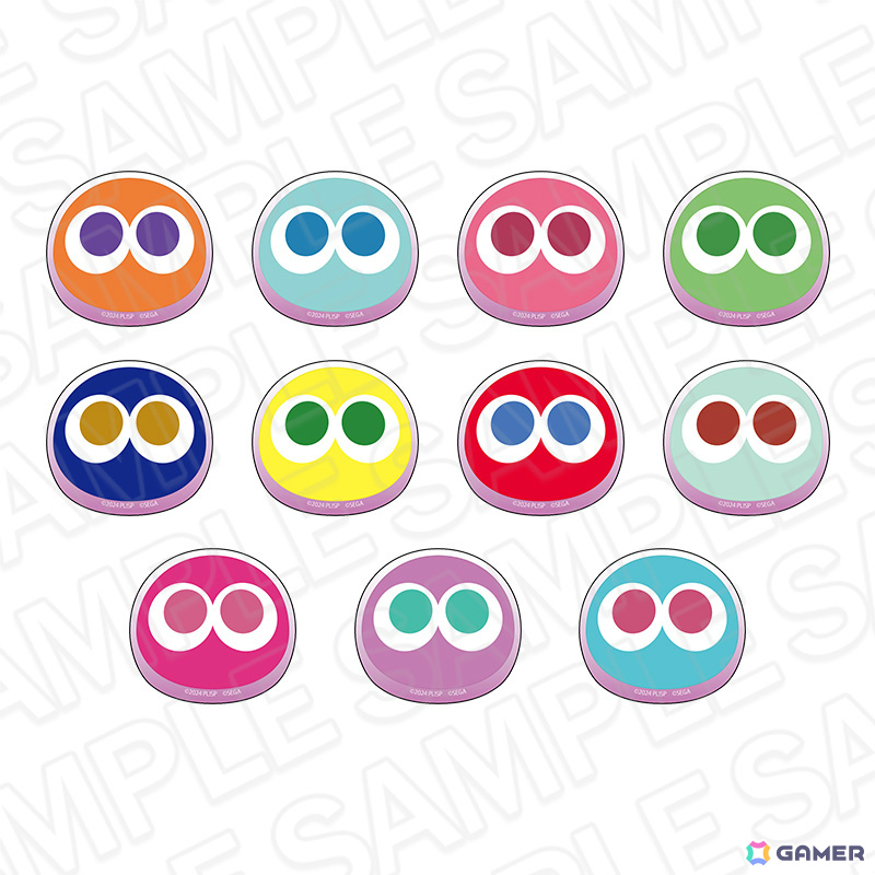 京まふ2025で販売されている「ラブライブ！シリーズ×ぷよぷよ」グッズの同時通販が開始！スクエアカンバッジやアクリルジオラマなどがラインナップの画像